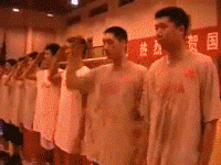 易建联，你搞得你队友不知所措。会分左右不？